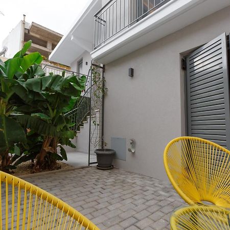 Groundfloor 2Br Apt With Smallyard Near The Heart Of Kalamata Esterno foto