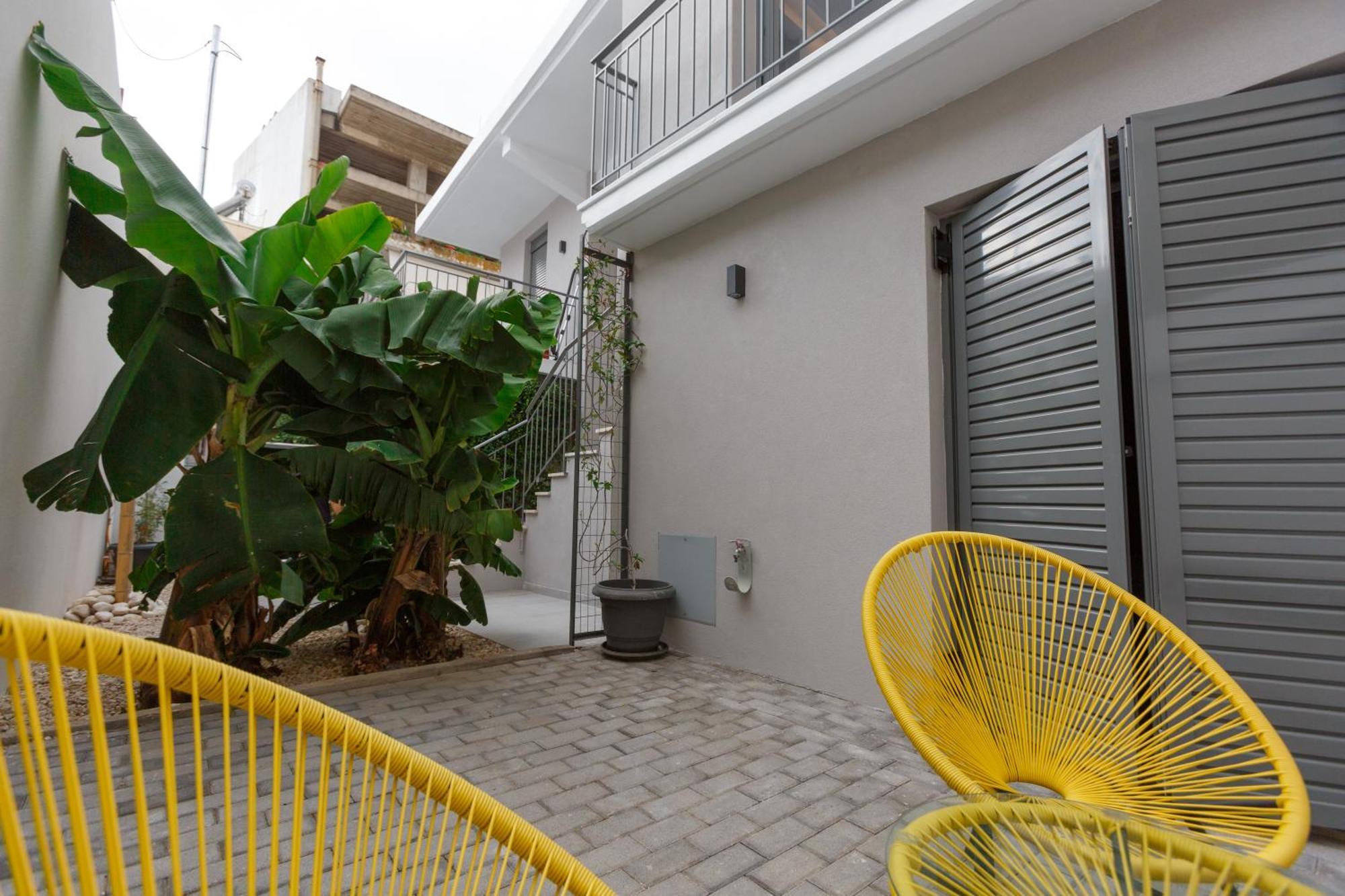 Groundfloor 2Br Apt With Smallyard Near The Heart Of Kalamata Esterno foto