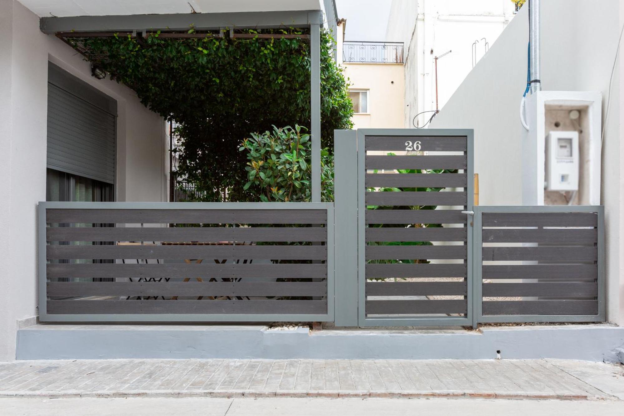 Groundfloor 2Br Apt With Smallyard Near The Heart Of Kalamata Esterno foto