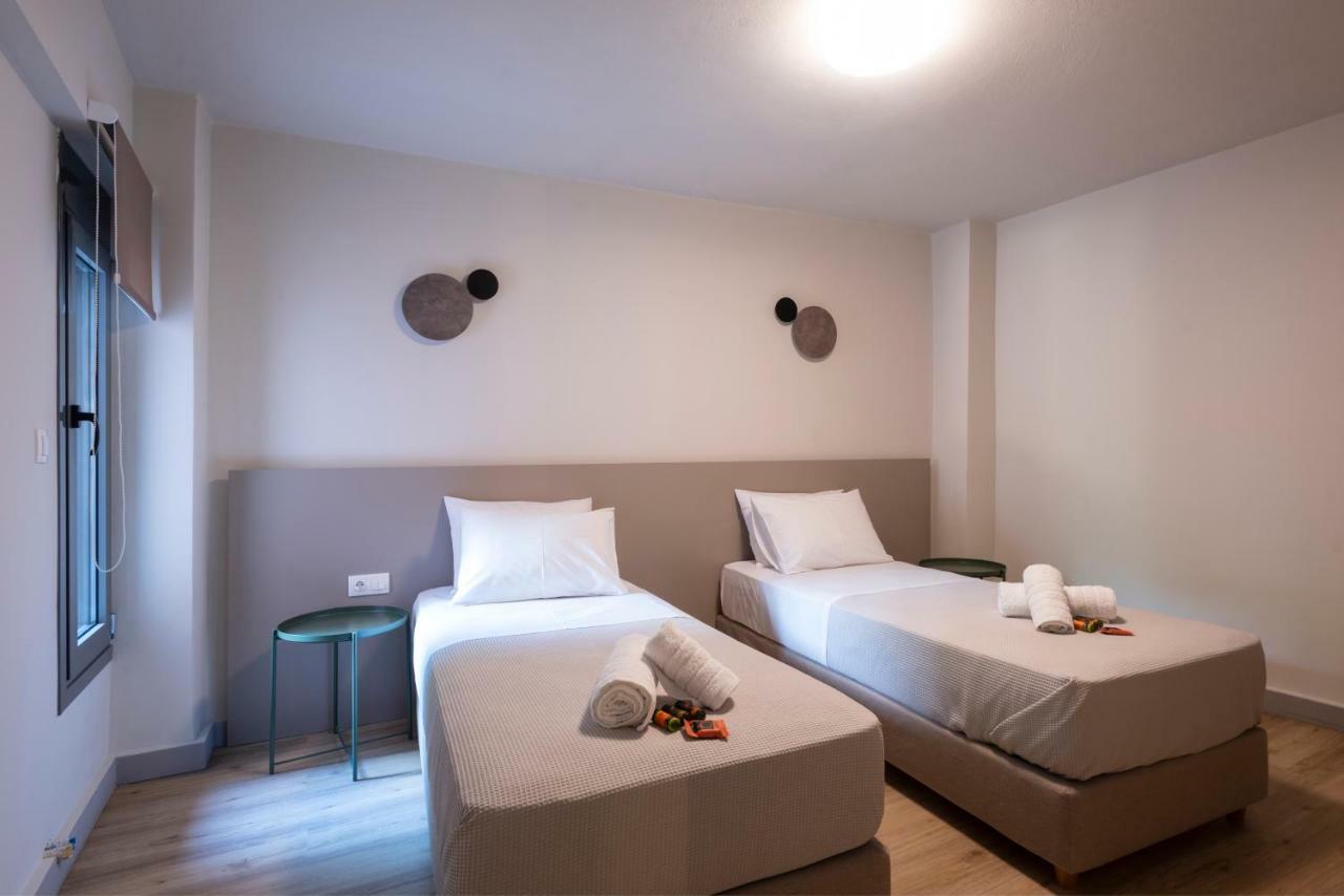 Groundfloor 2Br Apt With Smallyard Near The Heart Of Kalamata Esterno foto