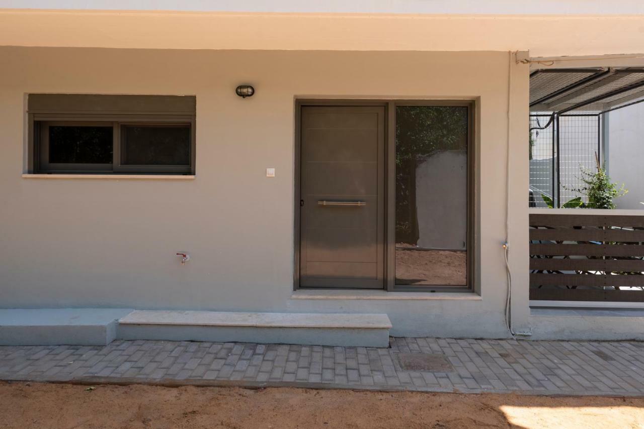 Groundfloor 2Br Apt With Smallyard Near The Heart Of Kalamata Esterno foto