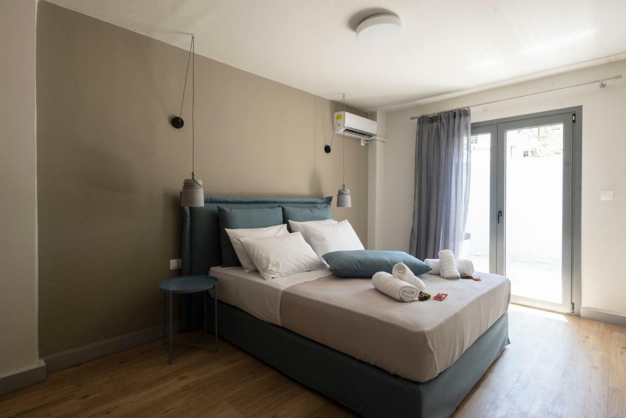 Groundfloor 2Br Apt With Smallyard Near The Heart Of Kalamata Esterno foto