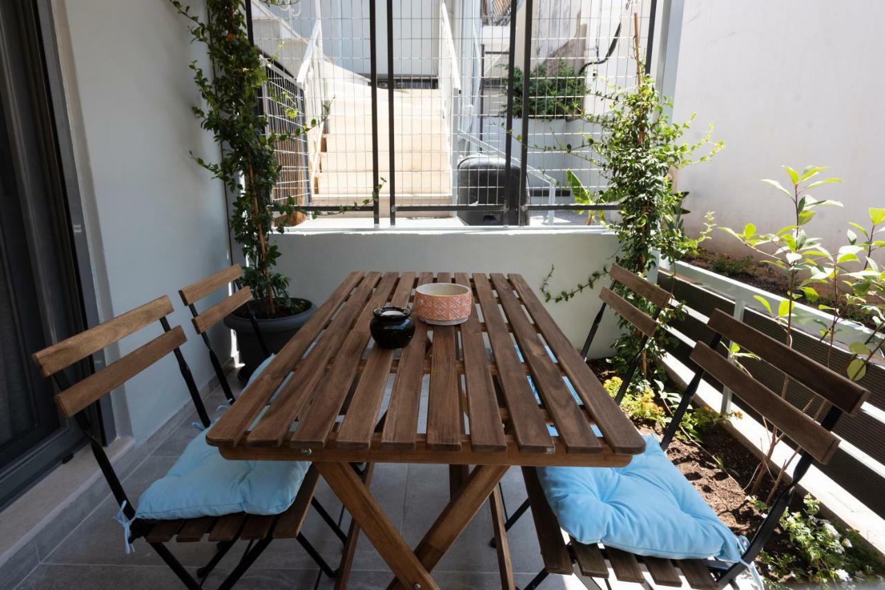 Groundfloor 2Br Apt With Smallyard Near The Heart Of Kalamata Esterno foto