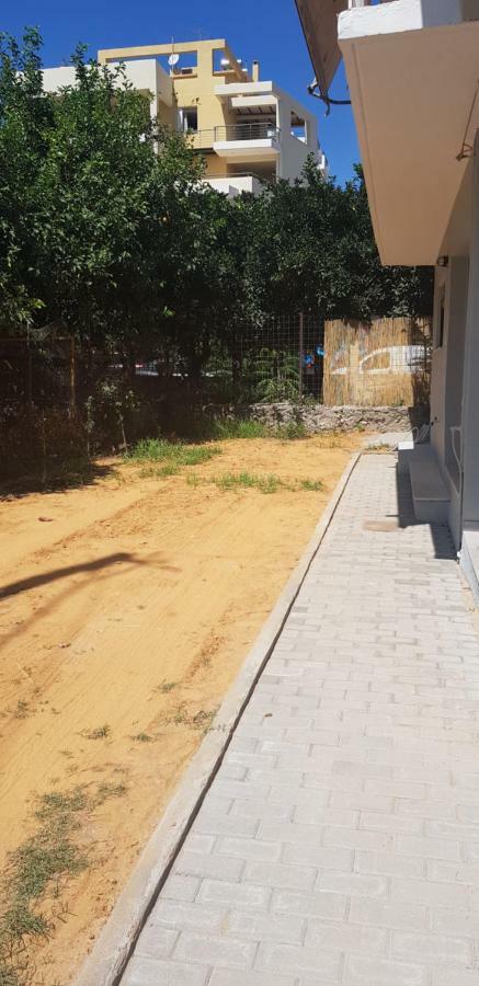 Groundfloor 2Br Apt With Smallyard Near The Heart Of Kalamata Esterno foto
